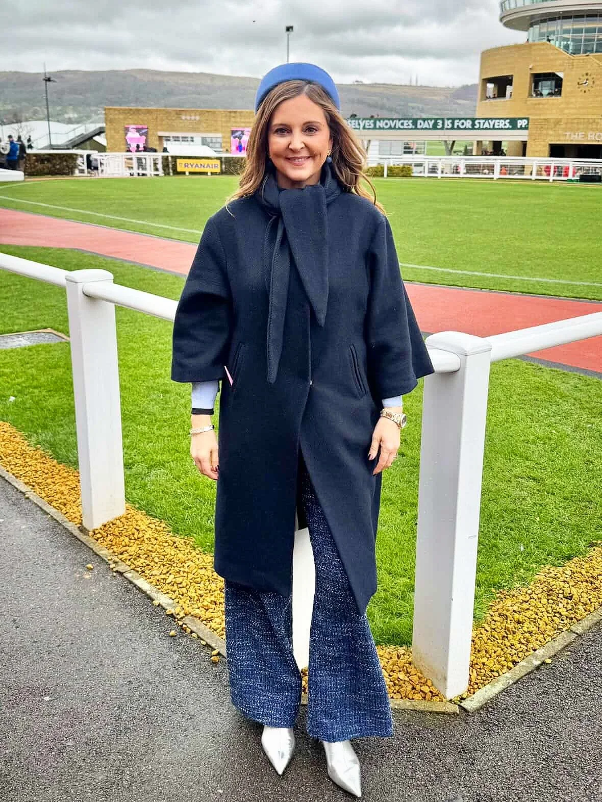 Cheltenham 🐎 
Day 3 ✨ 
Looking gorgeous in our Starfall, @ginabryce11 💫

@nickymalonepr 

#CheltenhamFestival #RaceDayStyle #camillarosemillinery