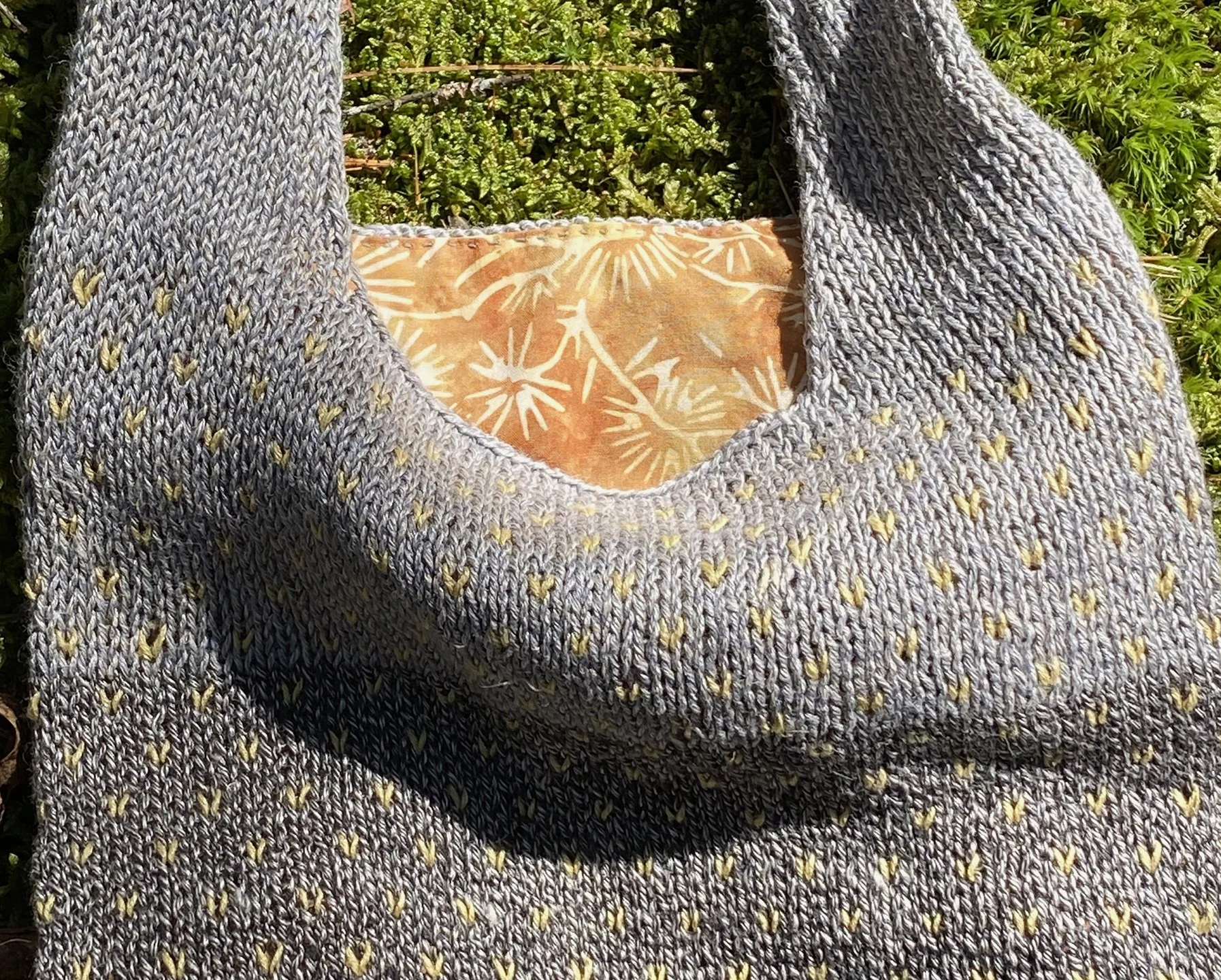 light dark grey w yellow v 2.jpg