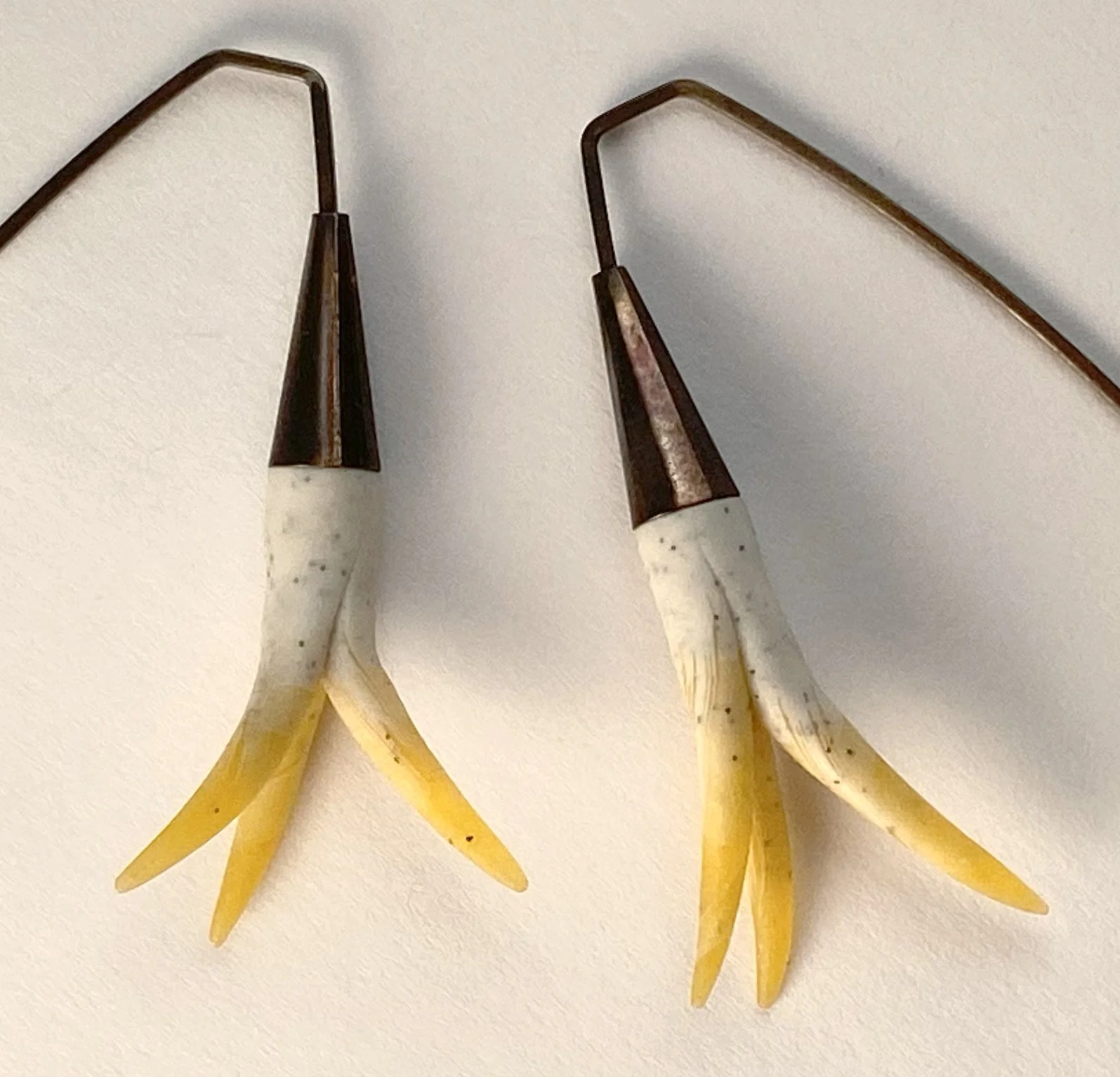 tentacles in yellow white 2.jpg