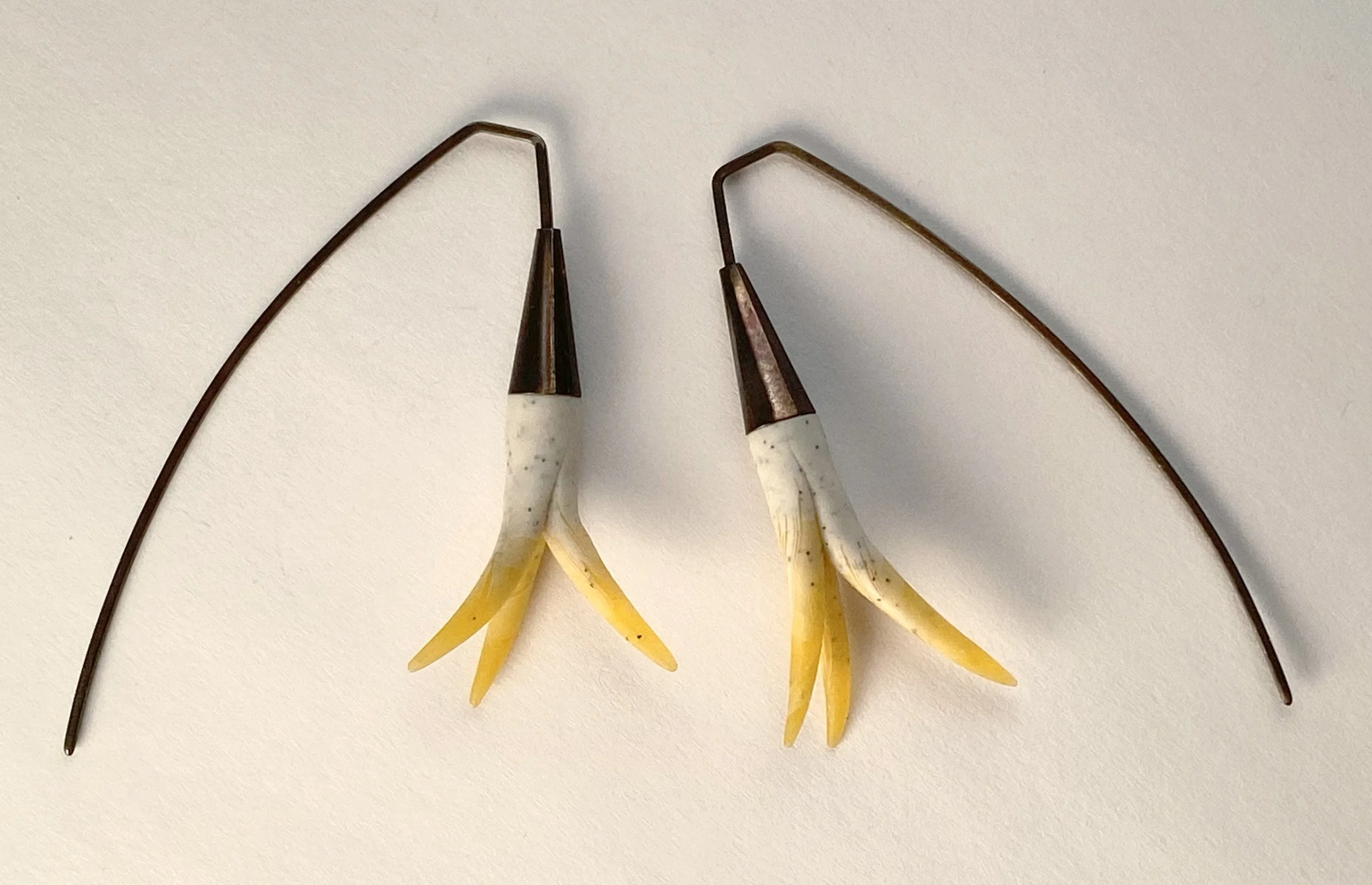 tentacles in yellow white 1.jpg