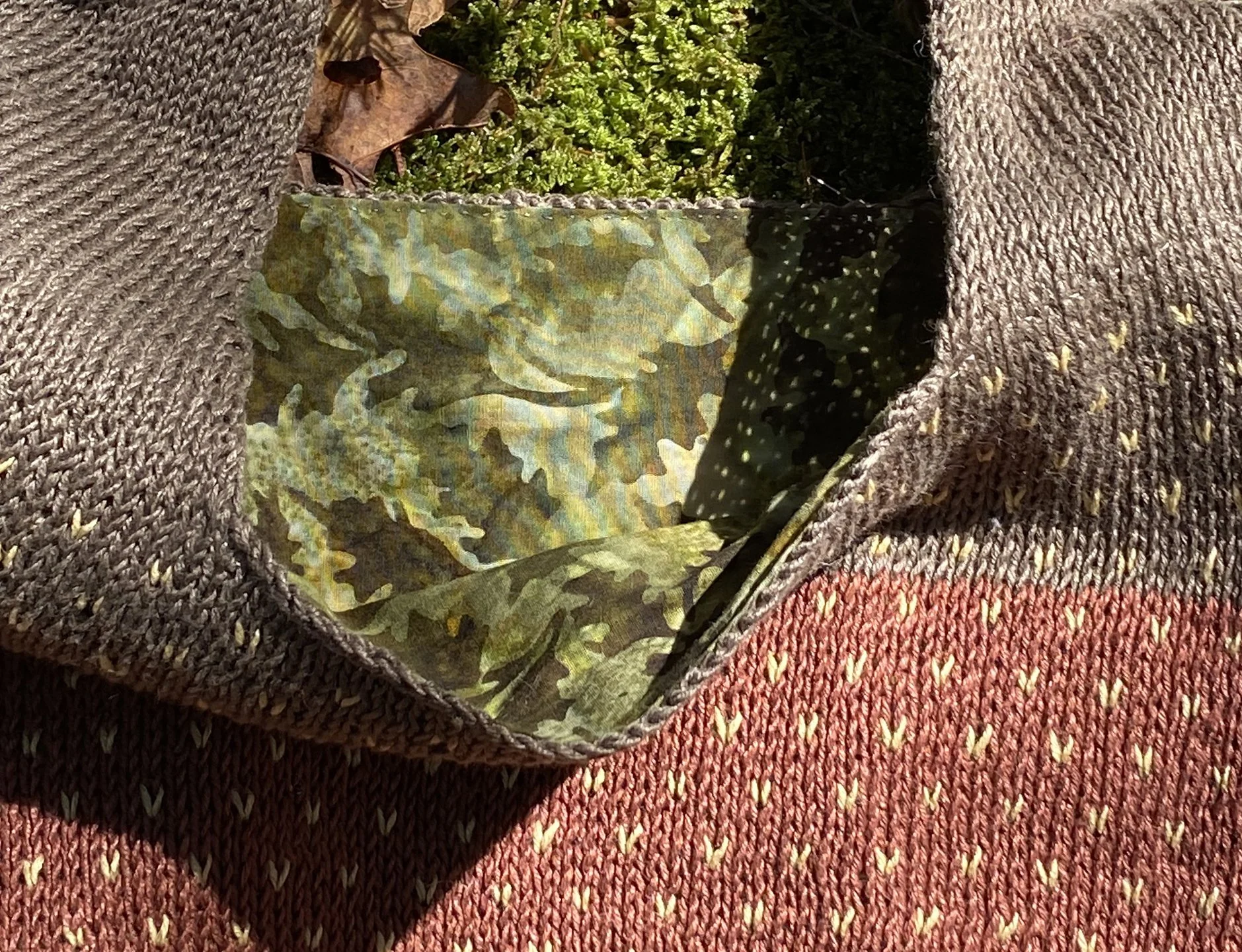 Brown dark green w yellow v 2.jpg