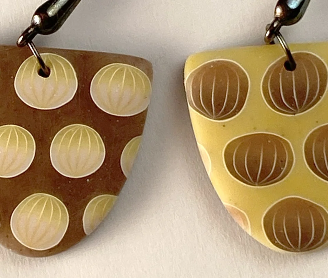 Drop yellow brown with bubbles 2.jpg