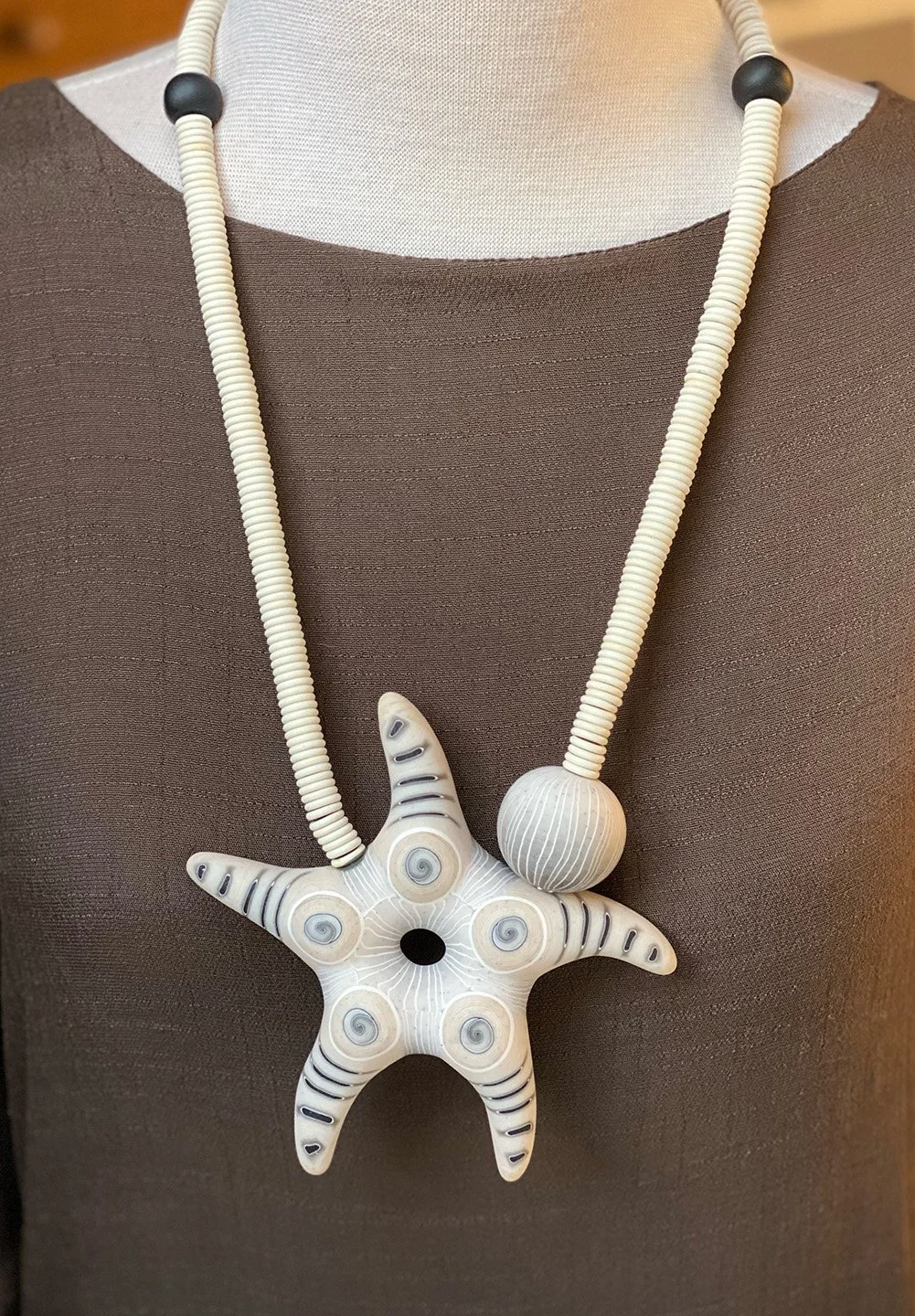 Starfish and Ball ivory grey black 3.jpg