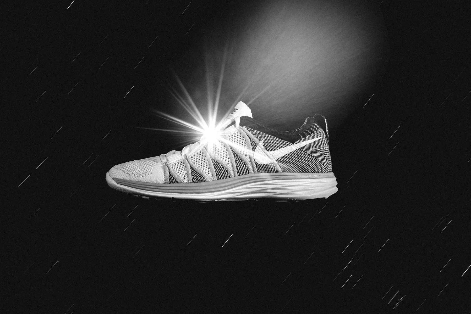 WHITE_NIKE_SHOE_E.jpg