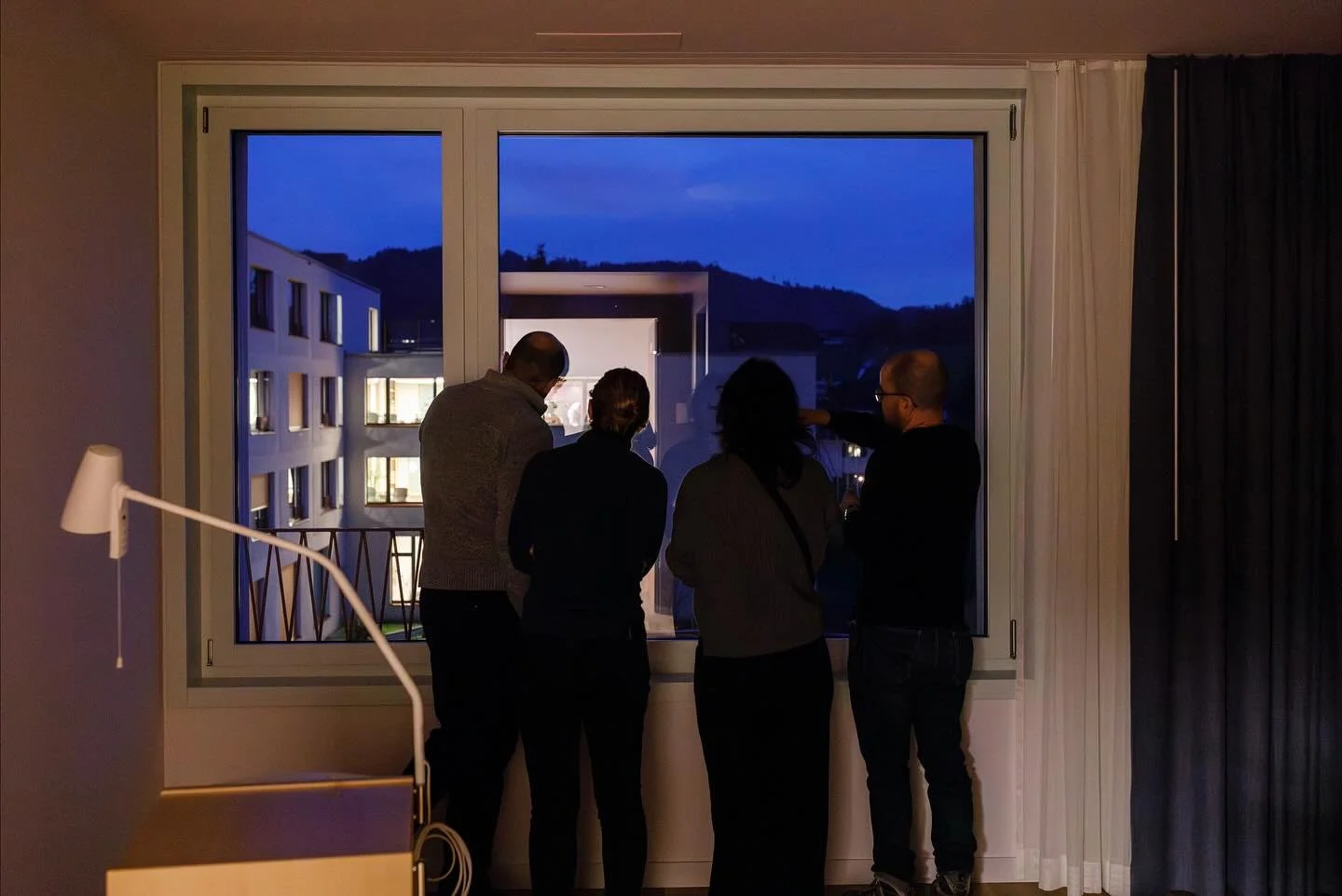 Projekt: 1734 Neubau Alters- und Pflegeheim Lilienweg, K&ouml;niz 
Lichtplaner: H&uuml;bschergestaltet GmbH, Basel⁠⠀⁠ ⁠@huebschergestaltet 
Bauherr: Care K&ouml;niz AG, K&ouml;niz @carekoeniz Architekten: br&uuml;gger architekten ag, Thun @brueggerar