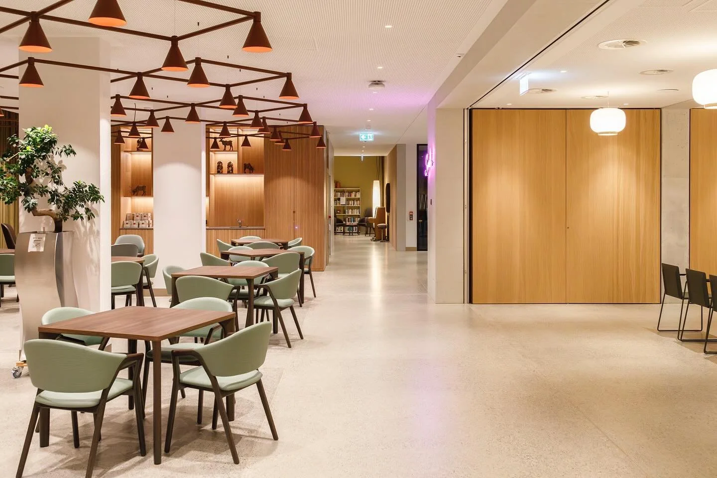 Projekt: 1734 Neubau Alters- und Pflegeheim Lilienweg, K&ouml;niz 
Lichtplaner: H&uuml;bschergestaltet GmbH, Basel⁠⠀⁠ ⁠@huebschergestaltet 
Bauherr: Care K&ouml;niz AG, K&ouml;niz @carekoeniz Architekten: br&uuml;gger architekten ag, Thun @brueggerar