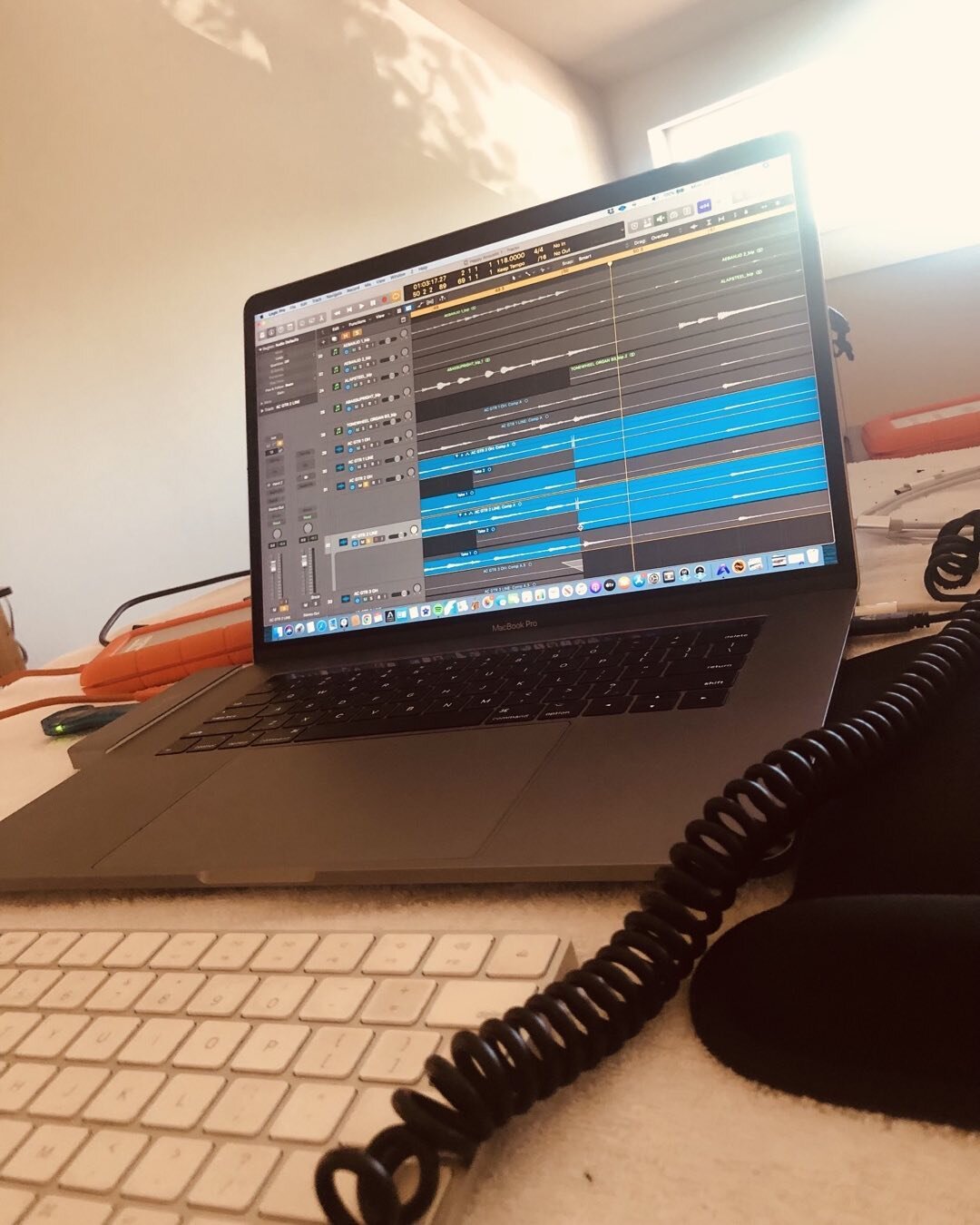 Guitar editing on the go! 🎸#sync#synclicensing#musicproducer#acousticguitar#logicprox