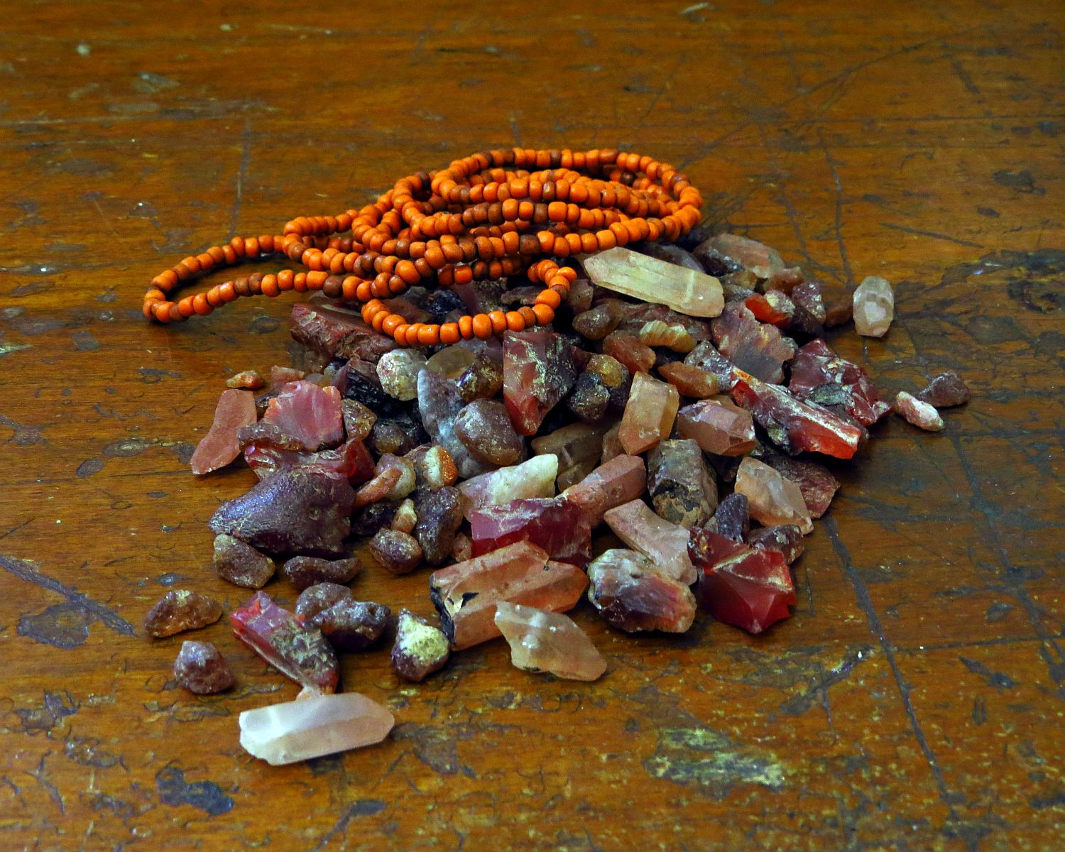 and I'm always drawn to all things russet ... carnelian, Oregon sunstone, tangerine quartz, hessonite garnet and I love those orange glass faux trade beads