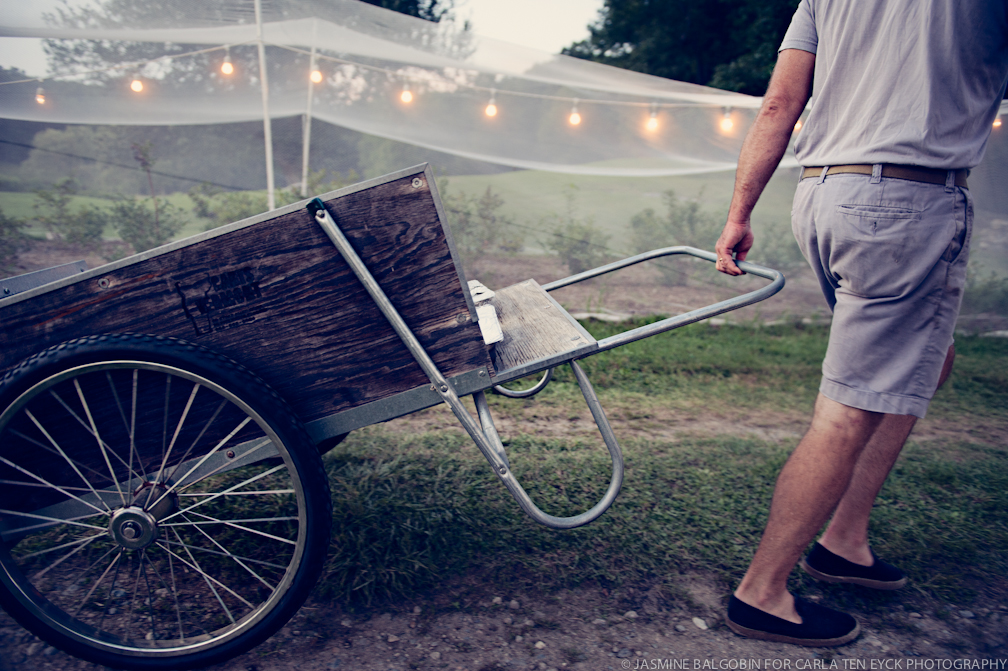 JASMINE_TARA_PHOTOGRAPHY_WHITE_GATE_Farm cart.jpg