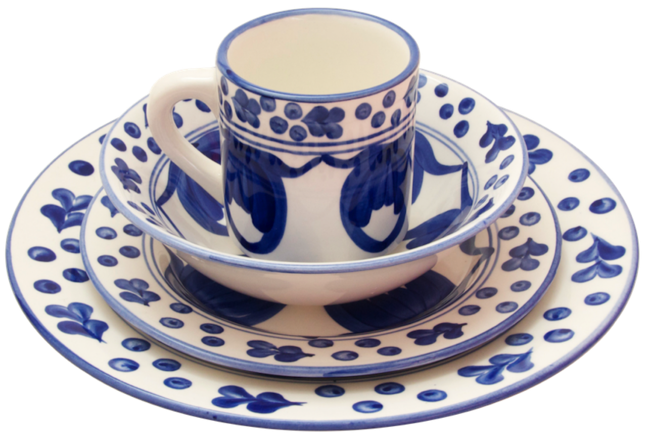 Table setting in Carmen pattern. 