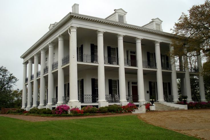 Plantation in Mississippi. Those columns! Wow! 