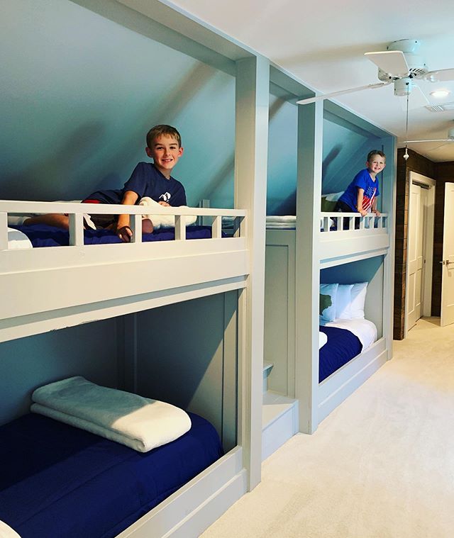 How cool are these custom bunk beds by @1805builders!? Lots of behind the scenes from their house in Alabama on our stories for 24 hours! #renovateadventures #alabama #lukeallenneedsatvshow #treehouse #bunkbeds