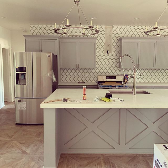 Counter tops + appliances are in, the deck is expanded, exterior is painted! Our round top project is nearing completion! ๐จIf you want an email with details when itโs finished, please send us a DM or comment with your email. ๐ฉ#newlooknassau #roundtop .
.
#goingtoroundtop #renovateonsite #houstondesigner #DIY #farmhouse