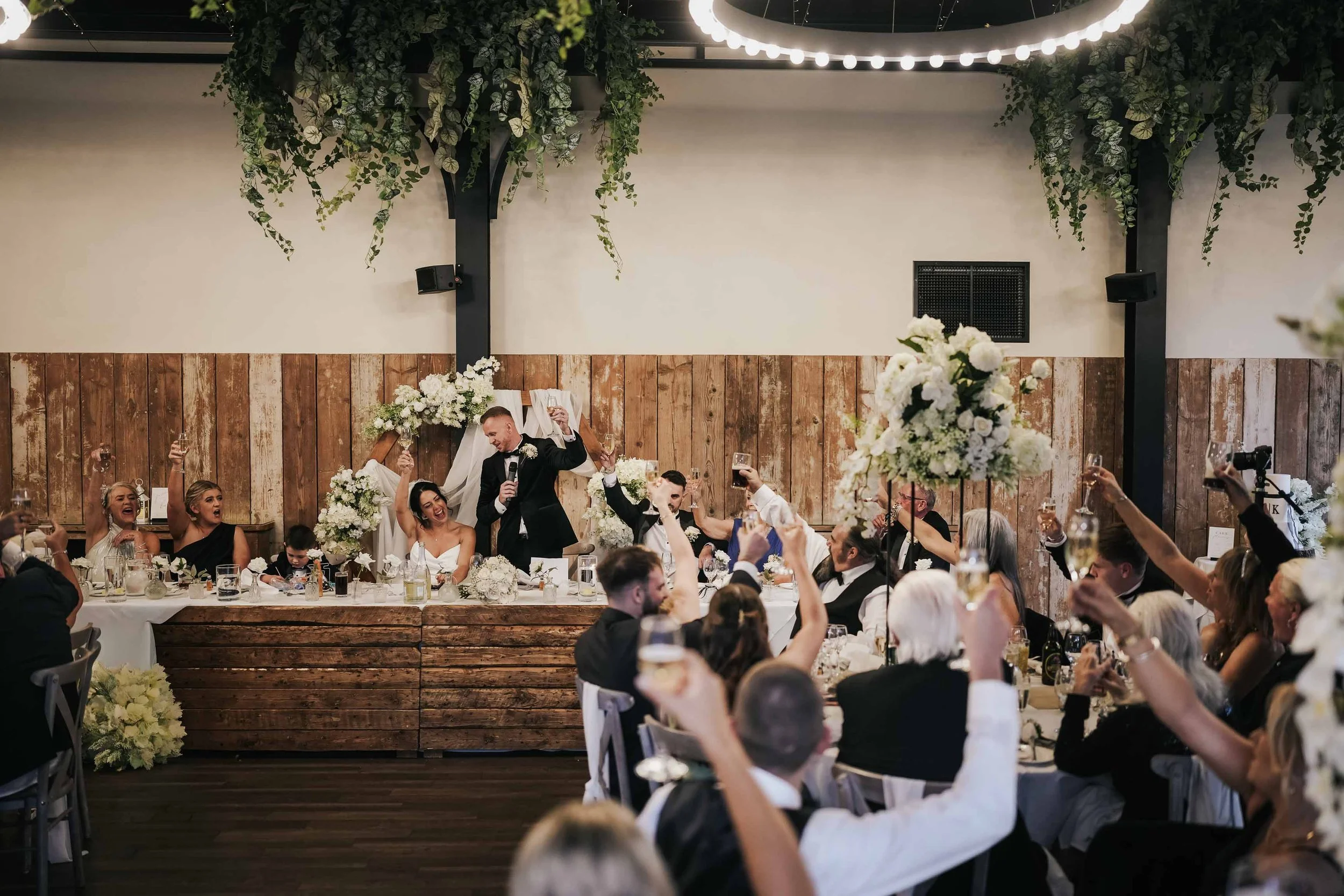 Stunning wedding day for Lisa and Kane at Foxtail Barns in ...