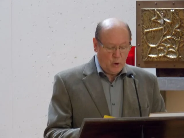  Lecture d'une intention de la prière universelle par Paul 