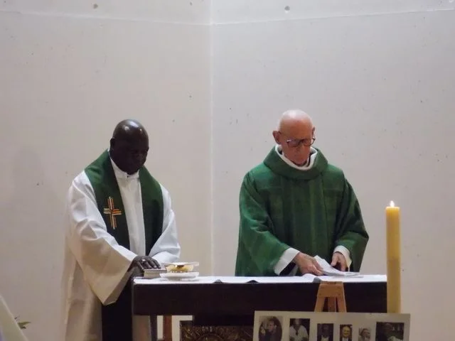  Les célébrants: le Père Hovelaque et l'évéque émérite de Goma (R.D.Congo),&nbsp;&nbsp;Monseigneur Ngabu. 