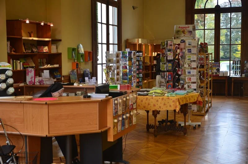  Bienvenue à la boutique du monastère. 