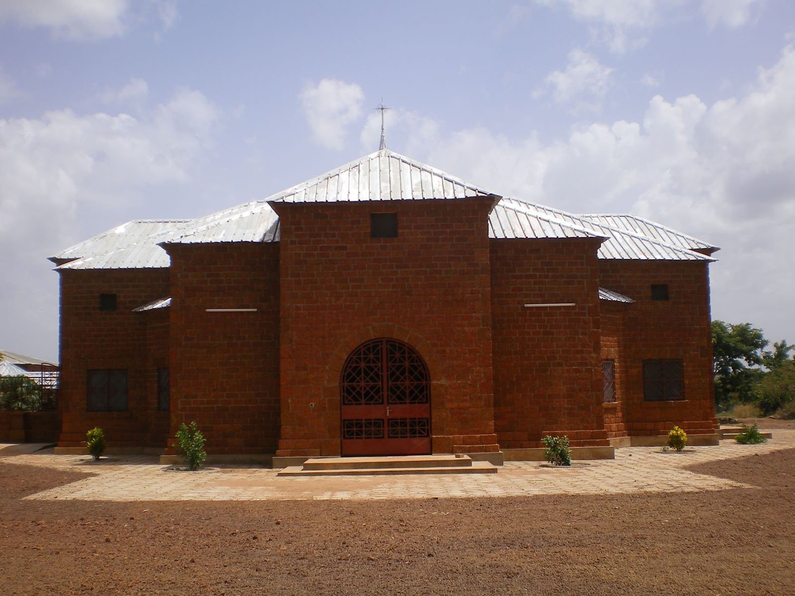 Eglise de Bafor 2013.JPG