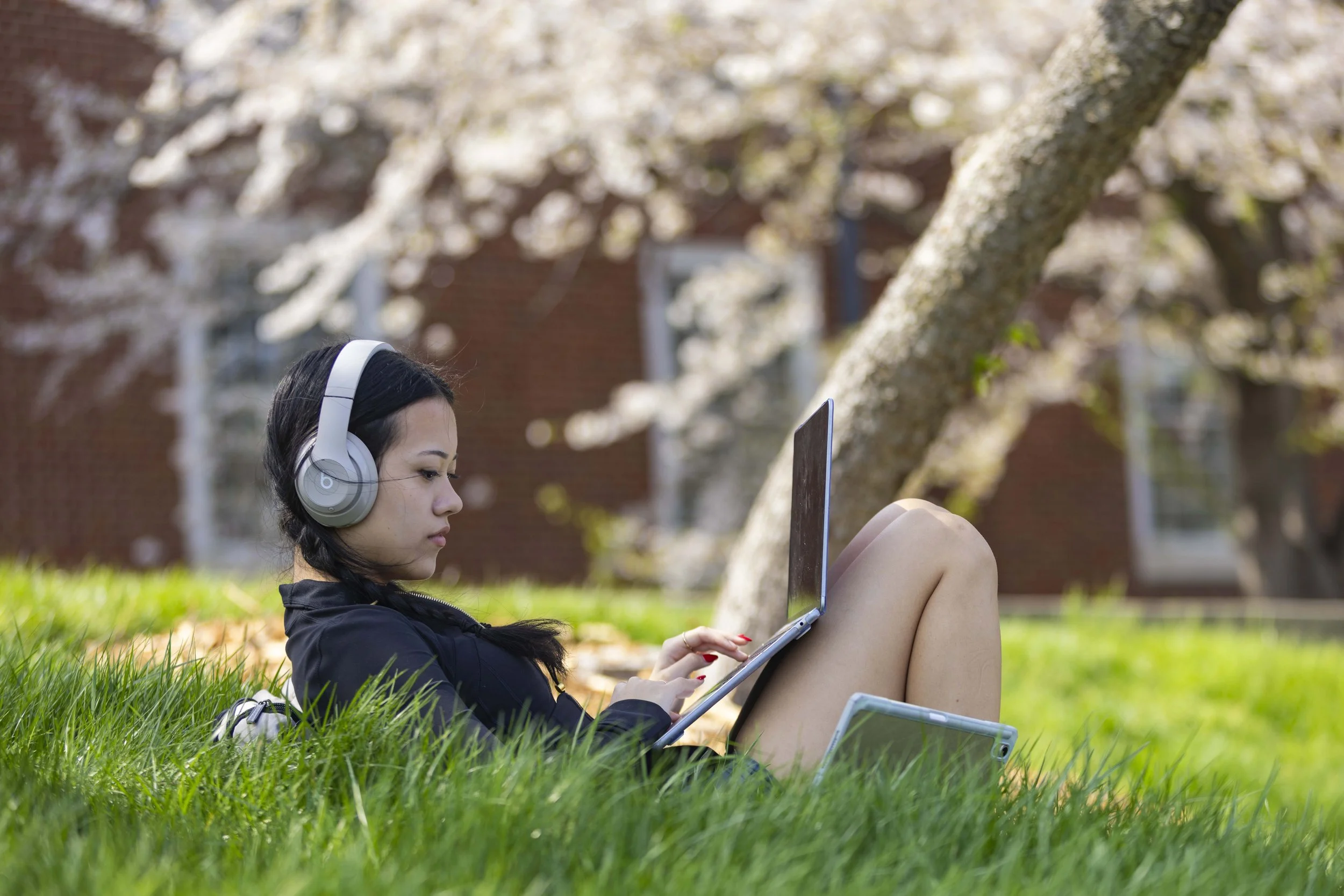 Students_HornbakePlaza_03312026_DS_9982.jpg