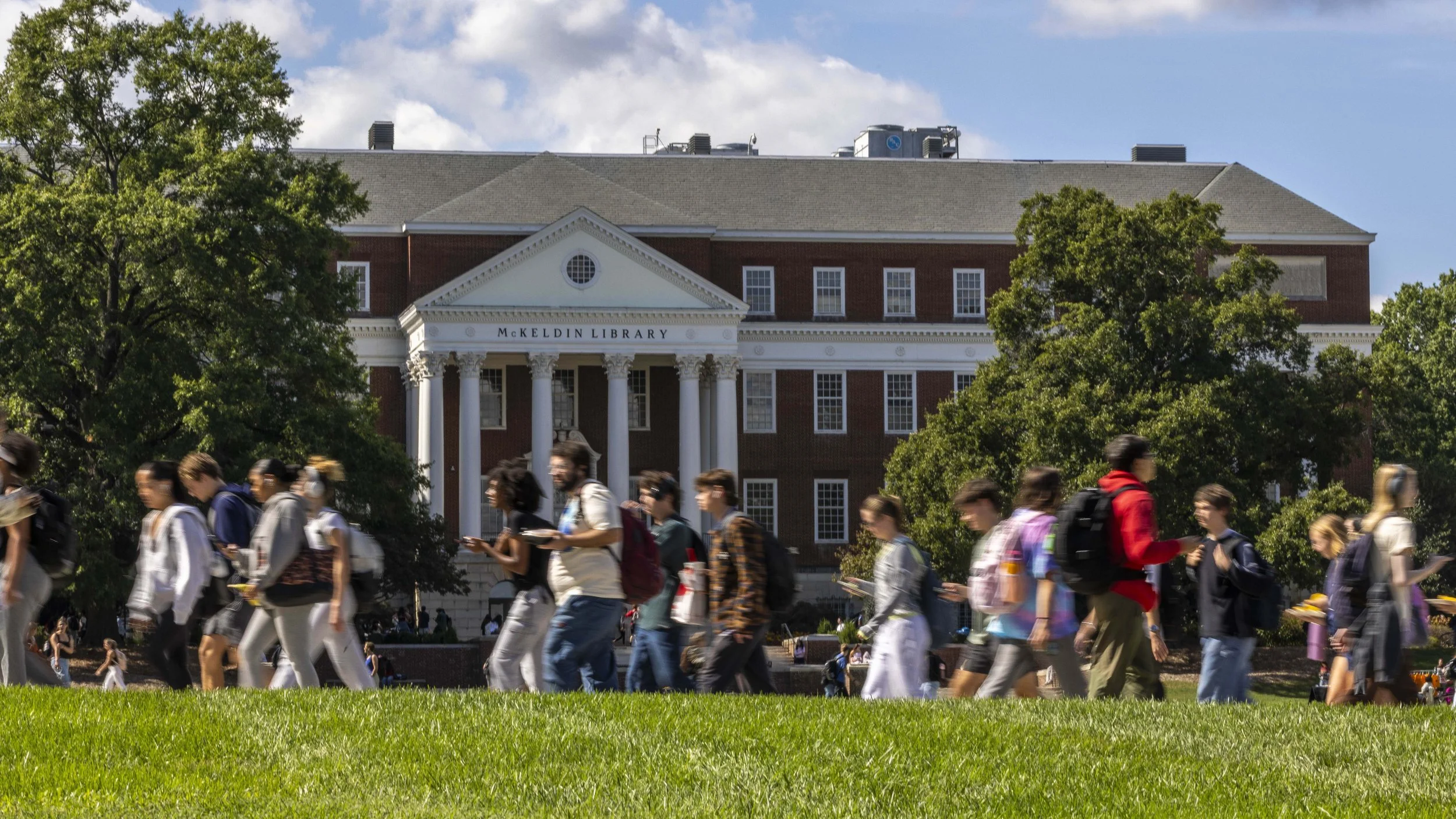 Students_McKeldinMall_10022025_DS_0842.jpg