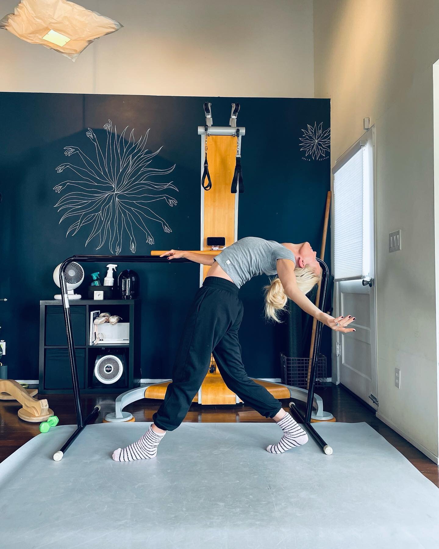 I have to share my deepest sense of  gratitude love and light to this beautiful soul 🕊🤍 @blonde_erb 🕊🤍 a gorgeous moment captured of Erin surrendering with strength and grace while giving herself a ballet class🕊🤍 a true warrior fearless to the 