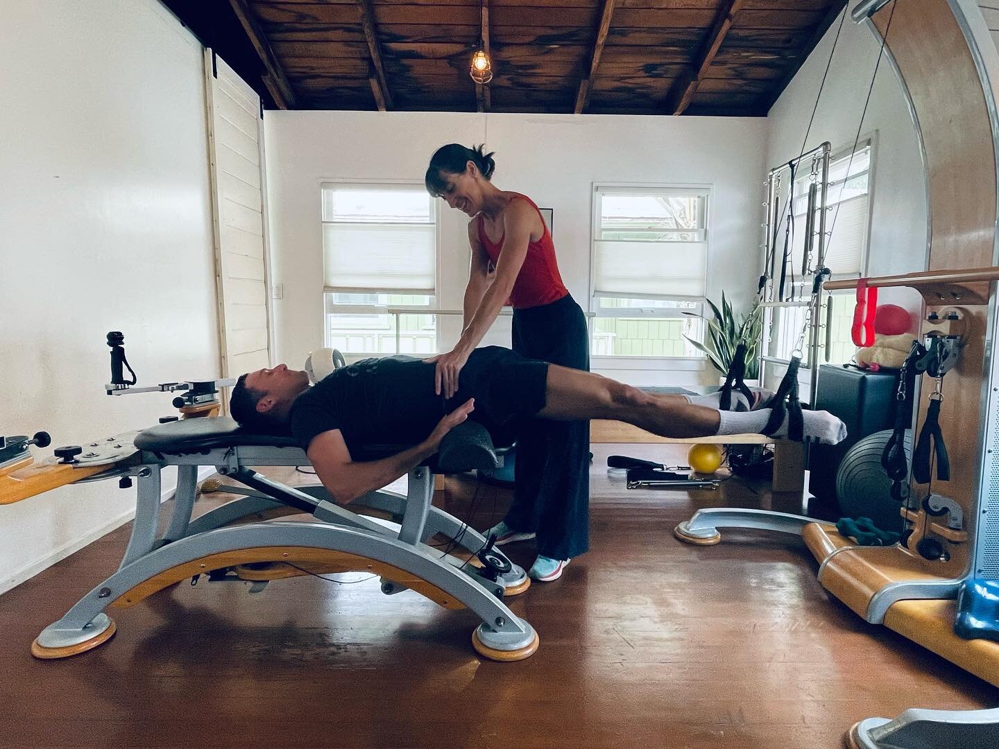 It was a full ballet class in NYC mid July w/ no ac in ☀️ SoCal today 😅 #weloveourclients no hanging on the barre we get the work done and thrive #legsfordays #pointeyourtoes #movementismedicine 💯 #MovementCenterLa 🖤 #artinmotion &bull; #pilates #