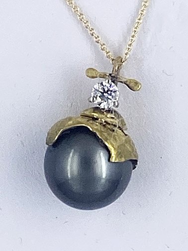 Tahitian black pearl and diiamond pendant    Sold