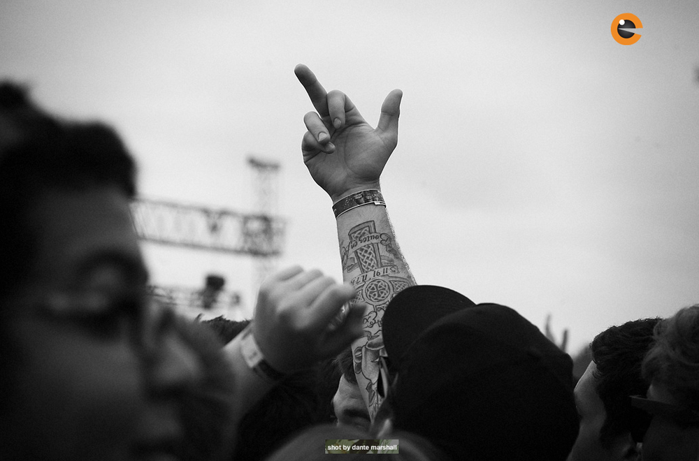 Soundset 2014 Middle Finger in the air.png