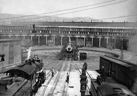1943 ^ Santa Fe roundhouse, San Bernardino