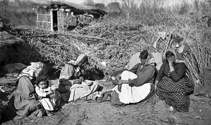 c.1900 ^ Chemehuevi women