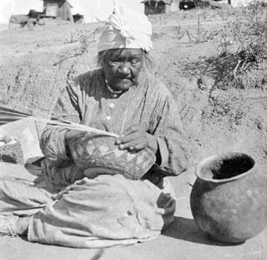 Cahuilla basketweaver ^