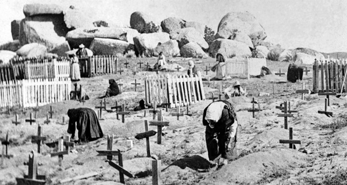 c.1900 ^ Cahuilla cemetery