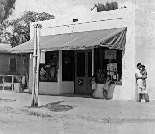 1940 ^ Mary Sakoguchi with her children in front of their new store