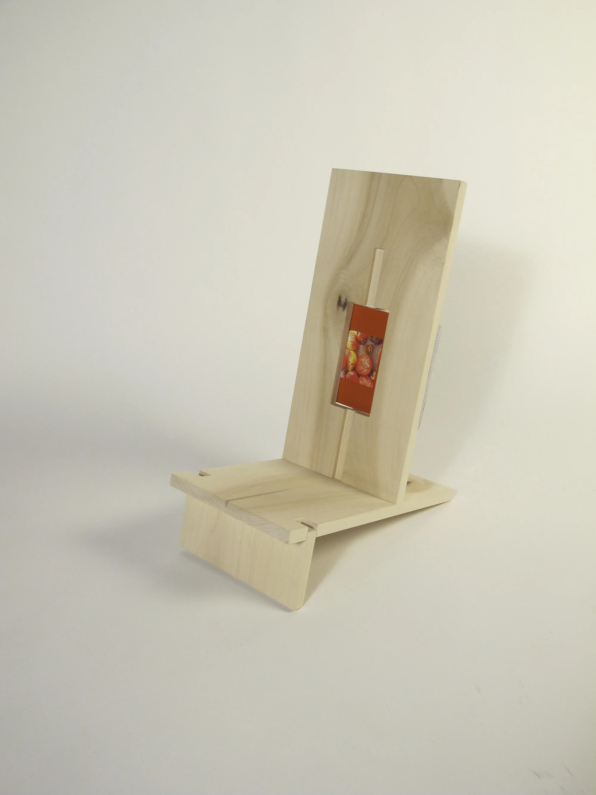 Eisen_Uriel_Stool_4.jpg