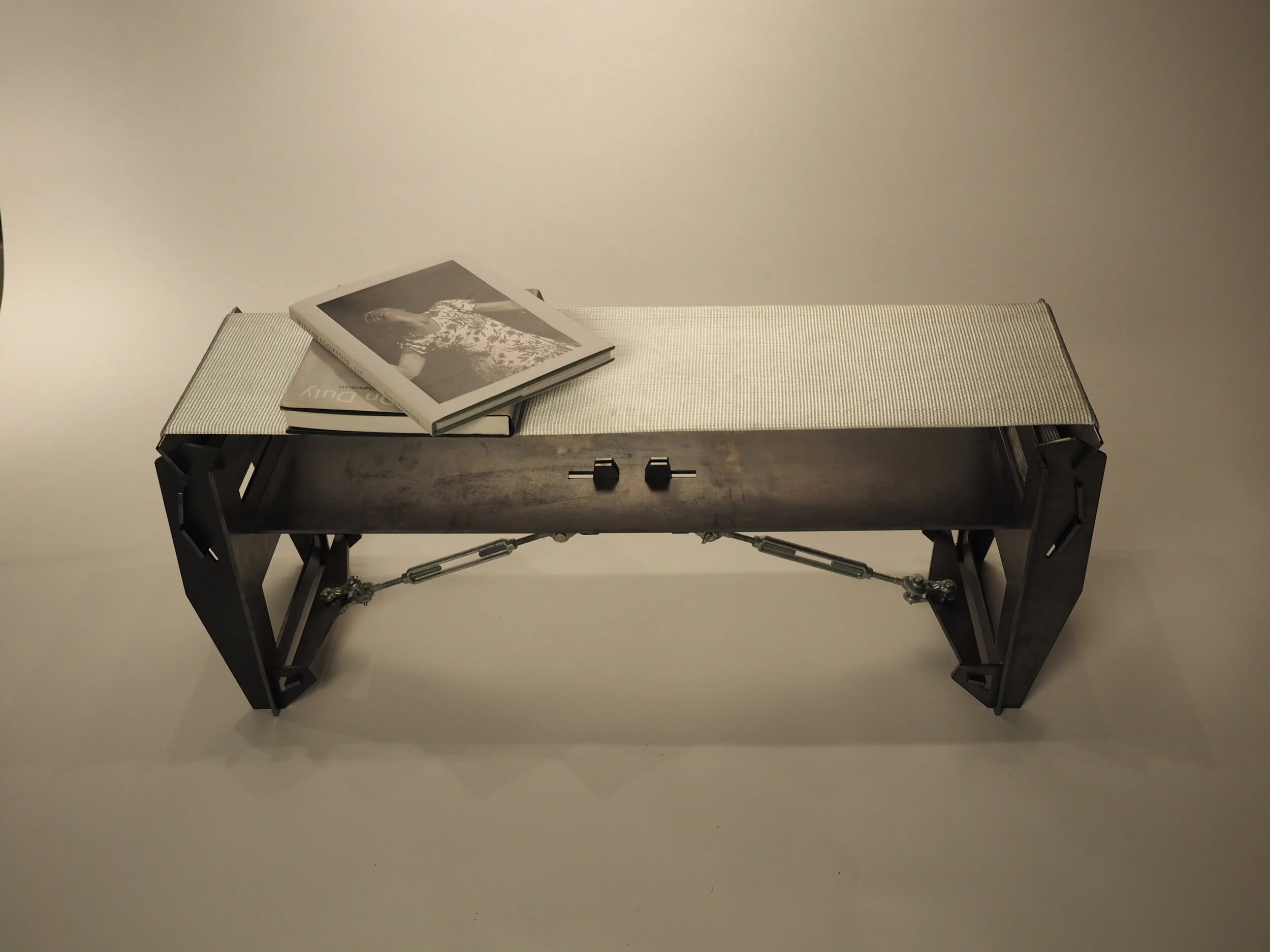 Tension_Bench_Eisen.JPG