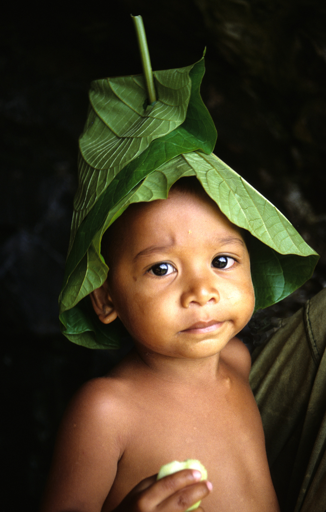 Banana leaf hat,  Truk