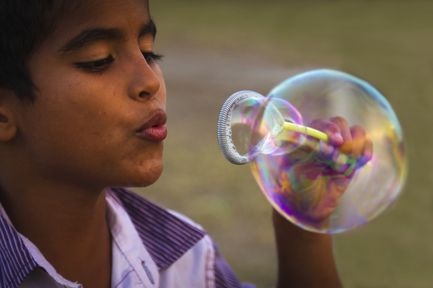 Blowing bubbles, Colombia