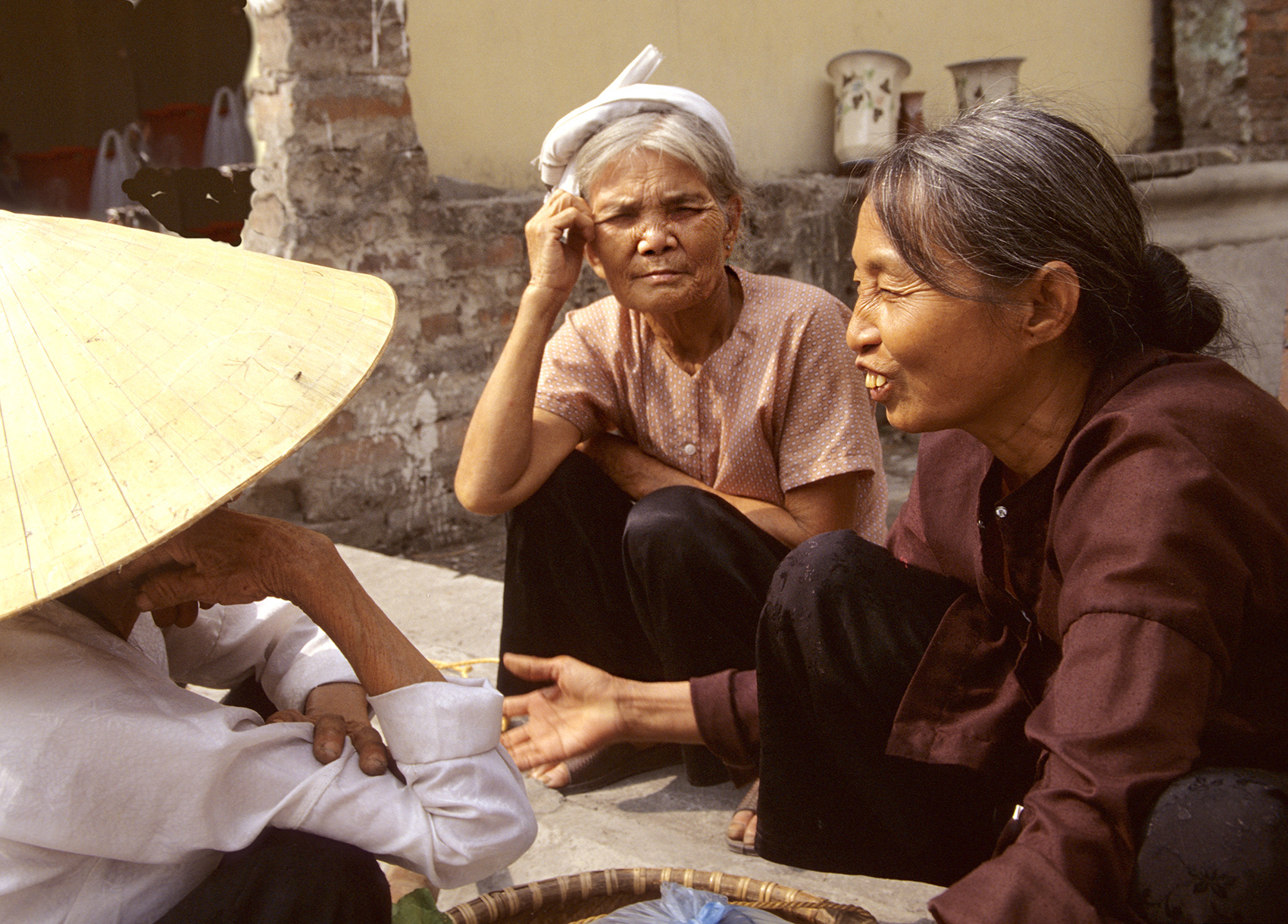 Conversation, Vietnam