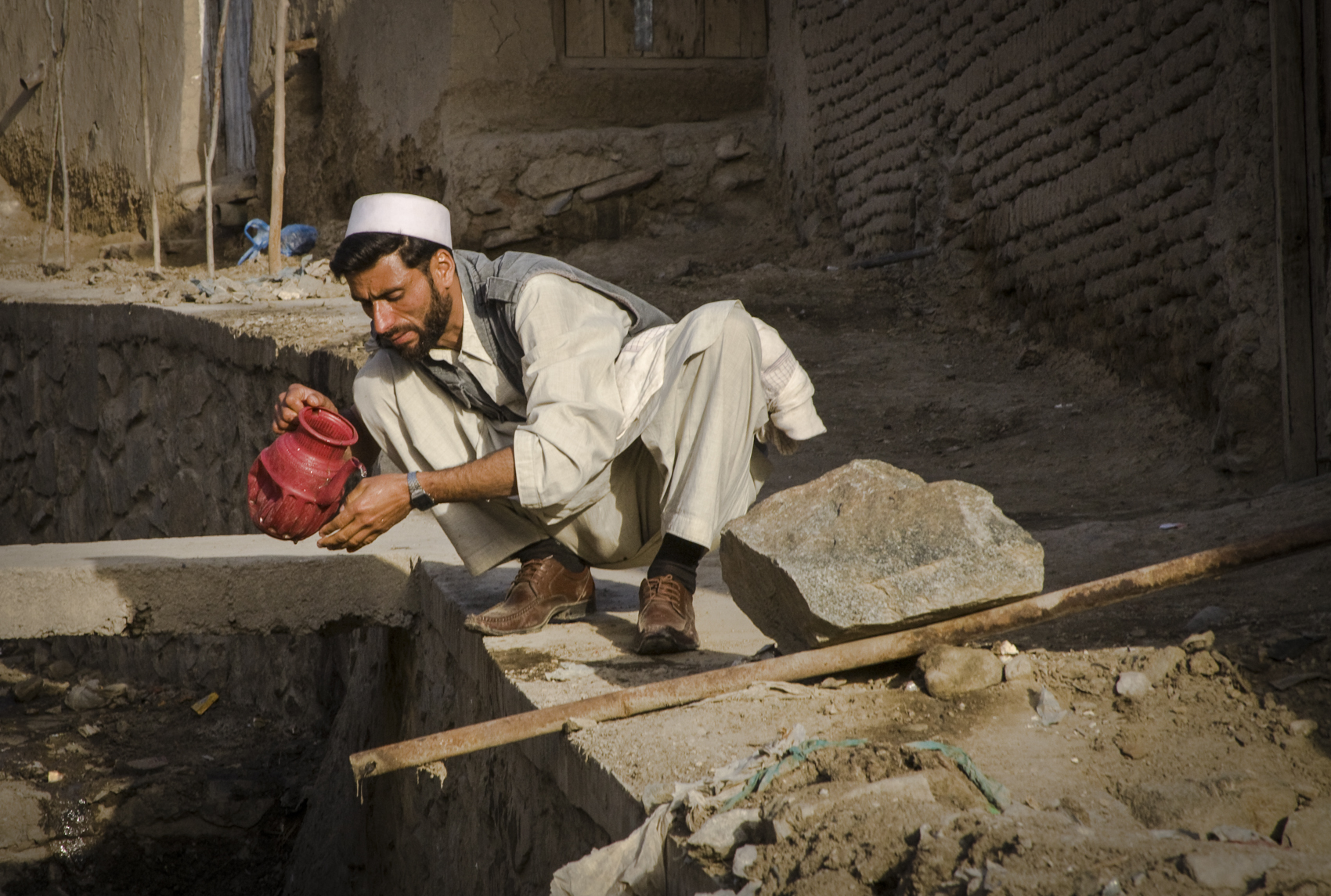 Using street water, Kabul