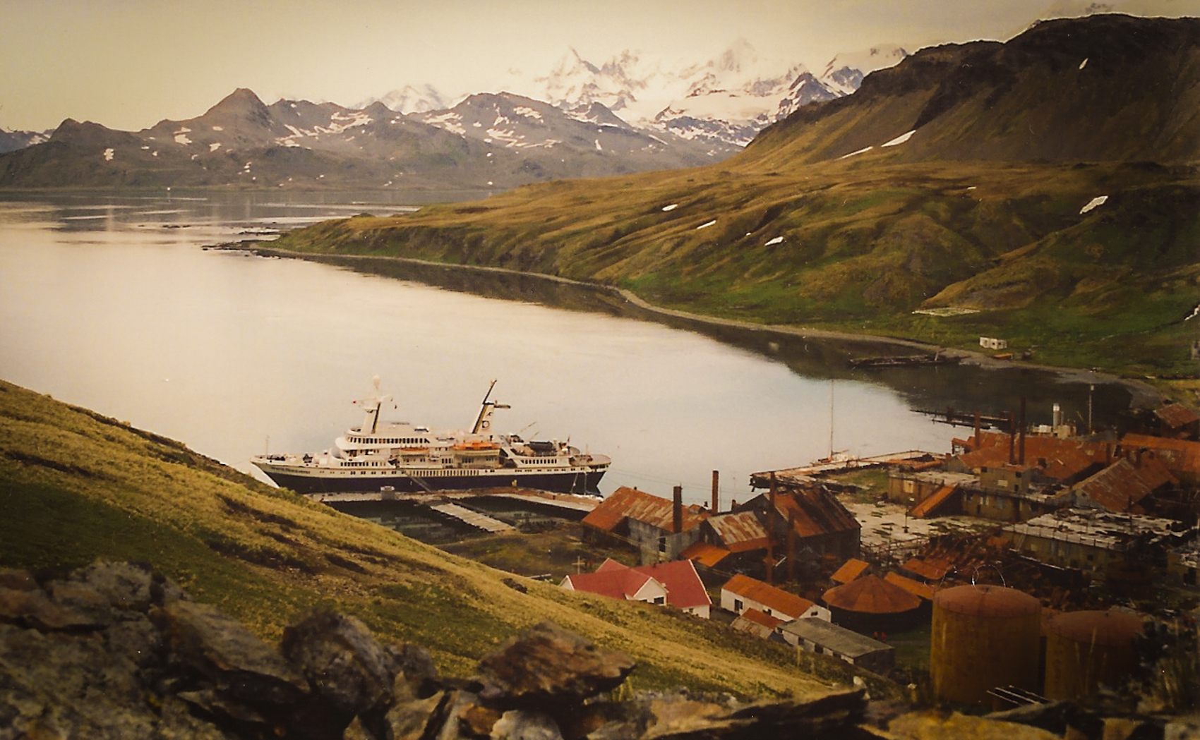 Grytviken:  abandoned whaling station