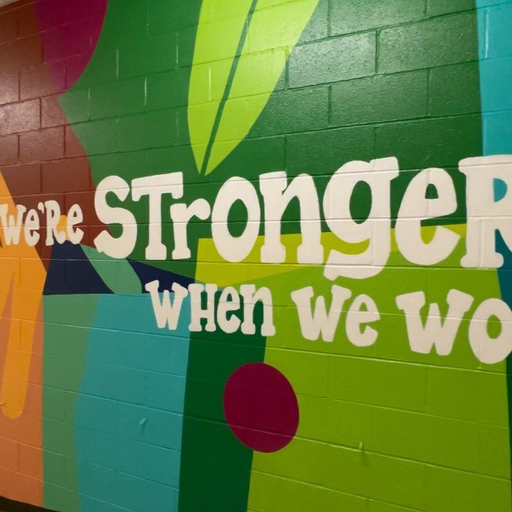 ✨We&rsquo;re Stronger When We Work Together ✨

This past week I had the pleasure of working with around 400 students, grades K-5 at Exton Elementary School paint a new mural in the hallway between their art and music room. This mural was possible tha