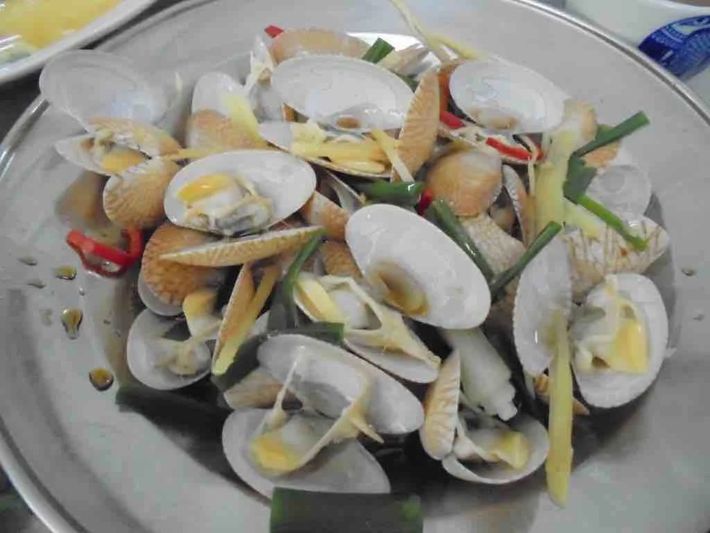Local clams in ginger