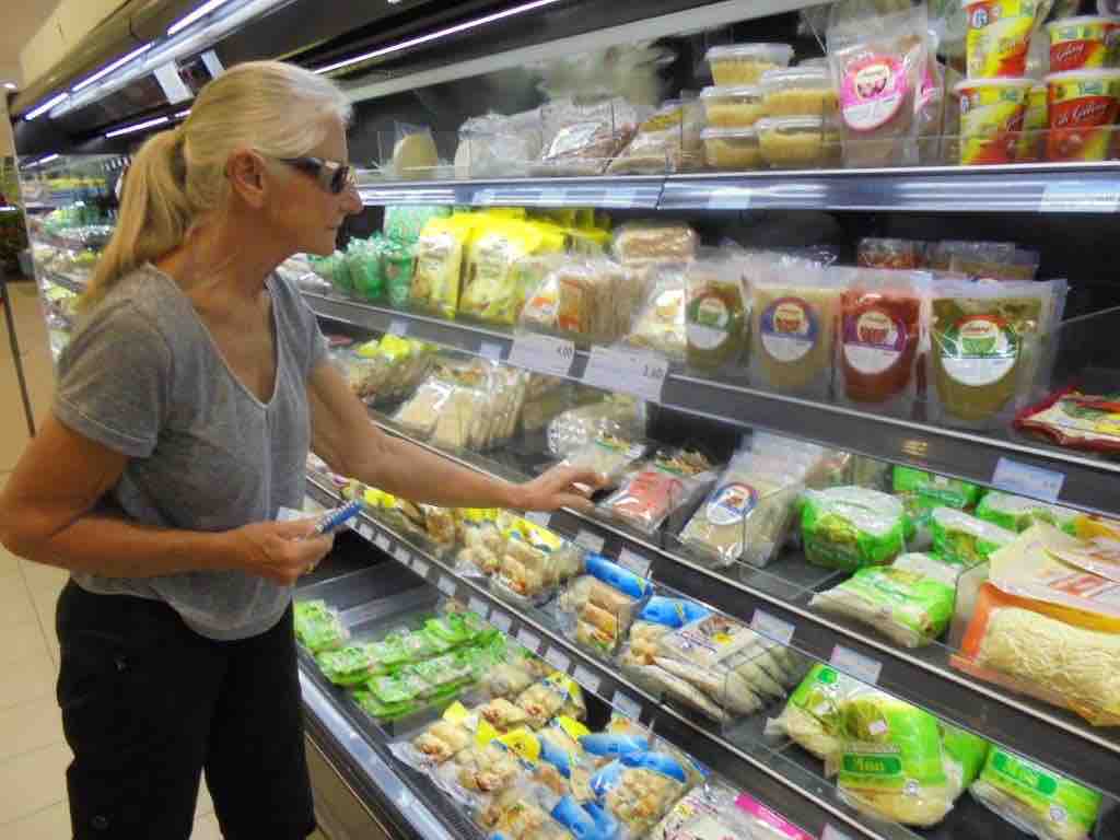 Inspecting fresh produce