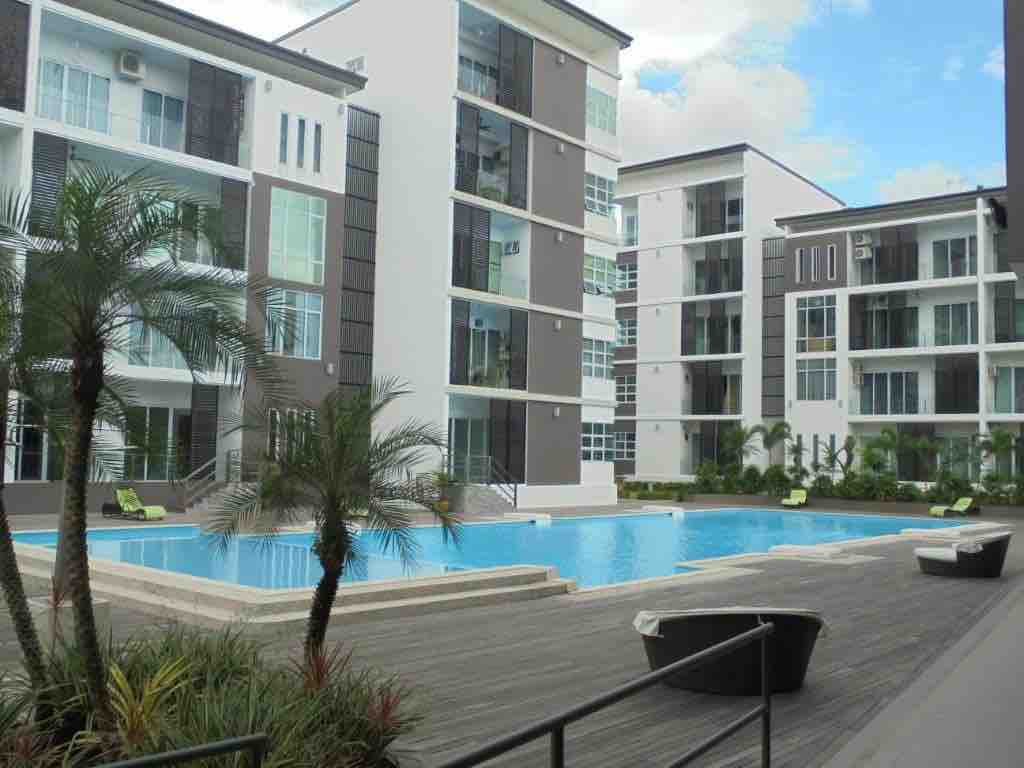 Tropic condo pool