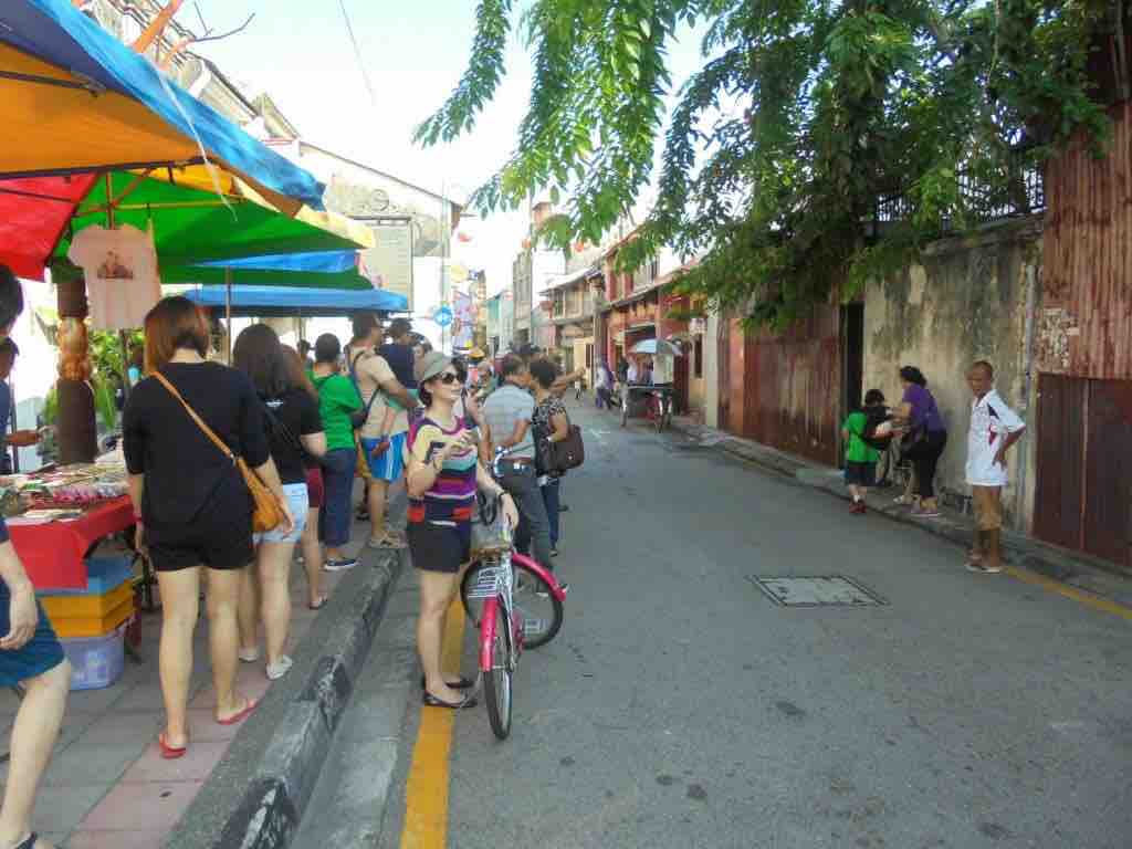Line up for street art picts
