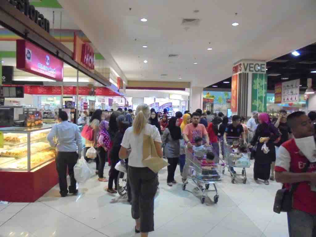 Sunday shoppers in Melaka