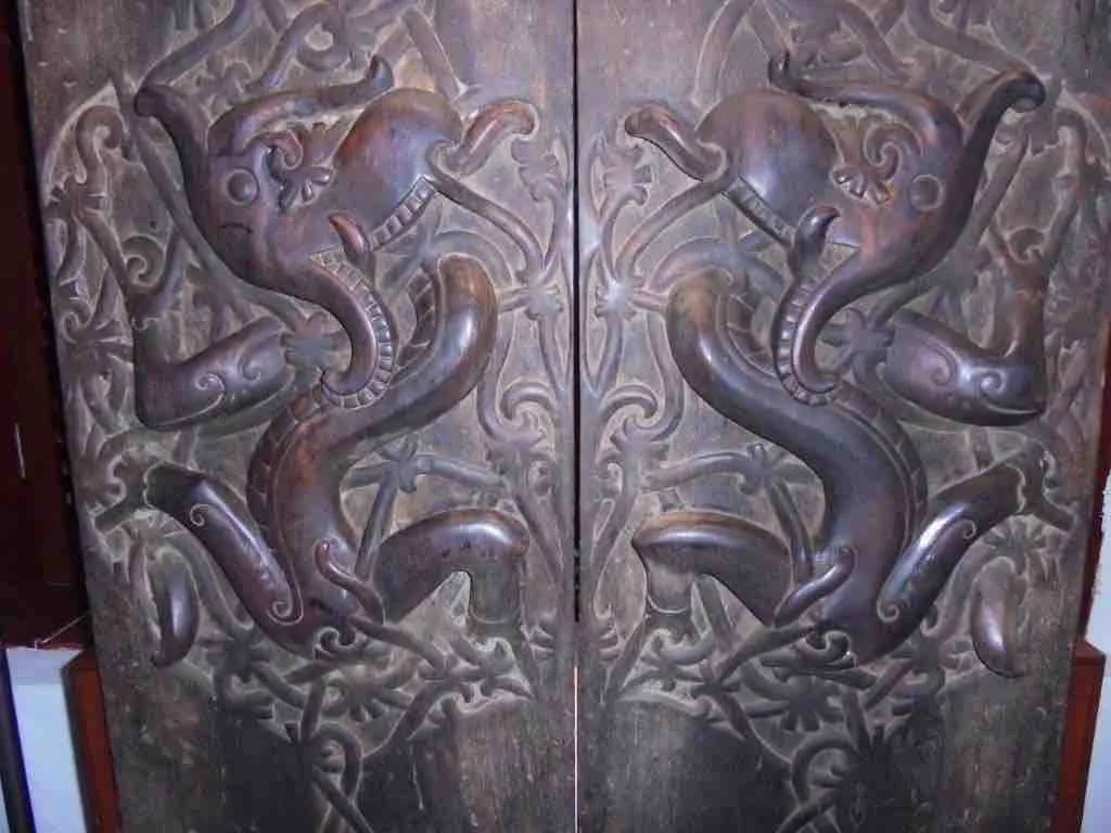 Long house doors