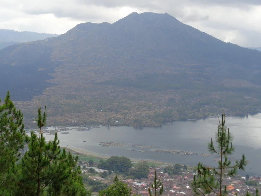 Volcano Mt Bartur and the lake