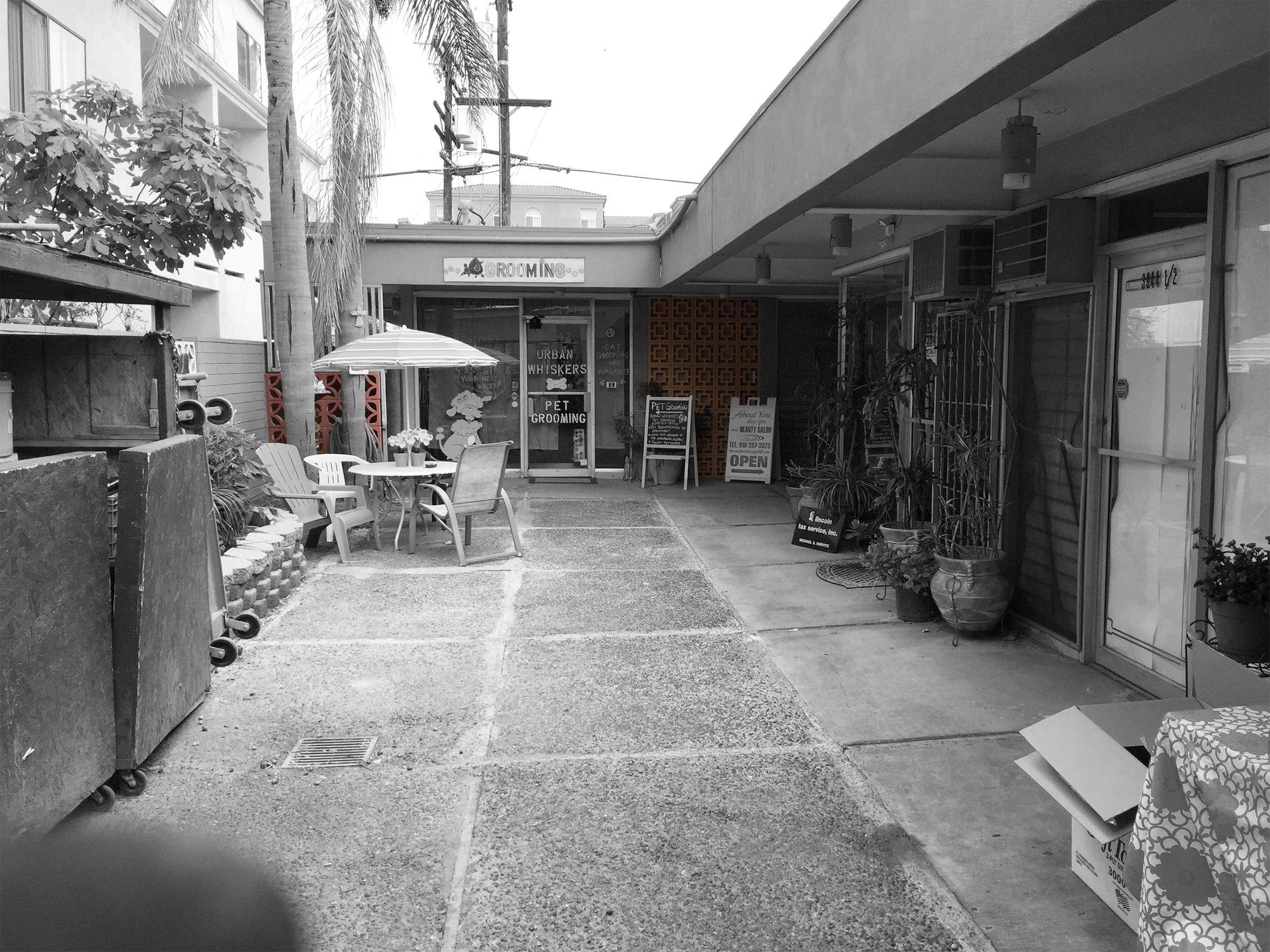 Courtyard at "El Comal". Photo by Miguel A. Reyes