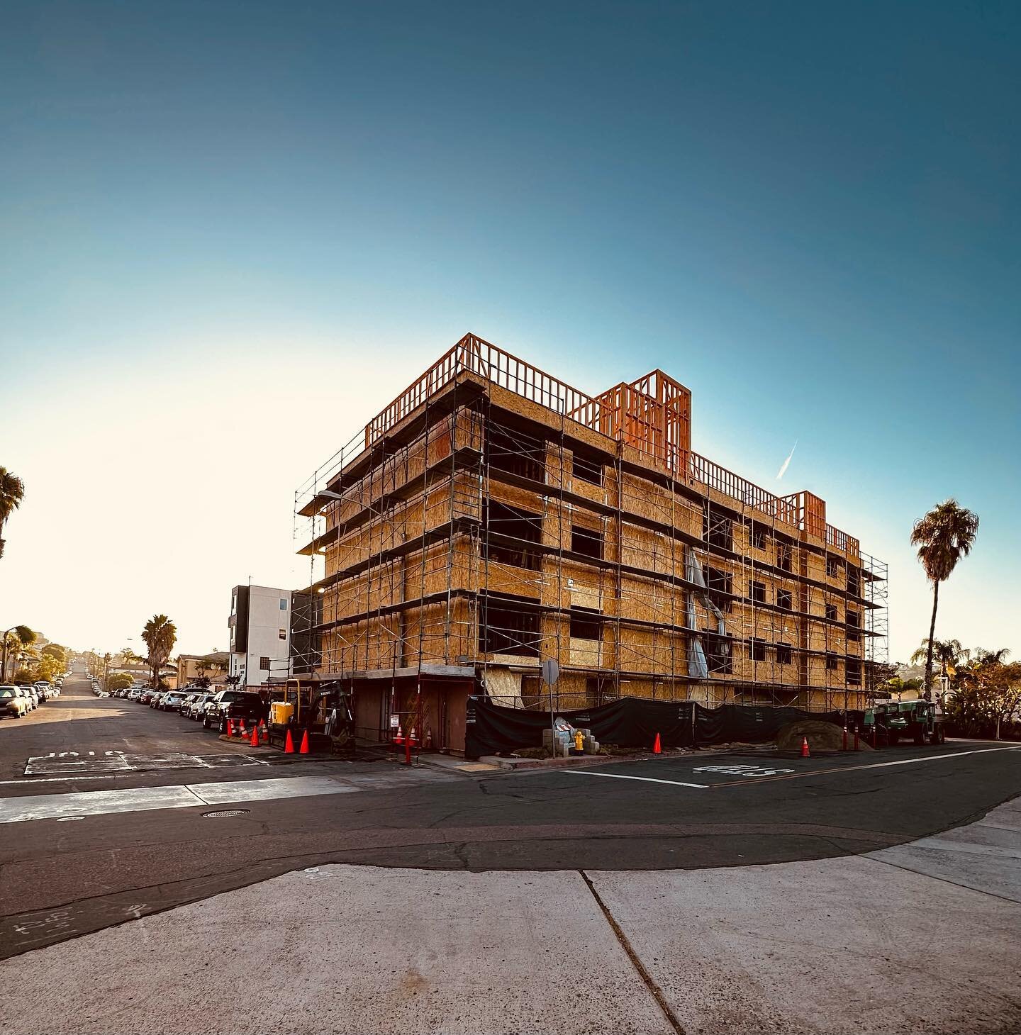 Coming back to this 14 unit apartment complex and adding a few ADUs in the parking garage. 

#sandiego #urbaninfill #architecture #sandiegoarchitect #development #housingcrisis #affordablehousing